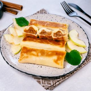 Naleśniki z karmelizowanymi jabłkami – 3 szt. / ok. 250–300 g