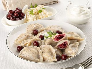 NEW!!  Pierogi z twarogiem i suszoną wiśnią (10 szt.)