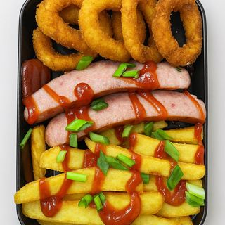 Śniadanie Chrupiący Poranek (frytki, kiełbaska smażona, krążki cebulki)