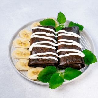 Naleśniki czekoladowe z serem, bananami i pastą czekoladową (3 szt.) (ok. 300-350g.)