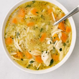 Rosół z kurczaka z ziemniakami i makaronem