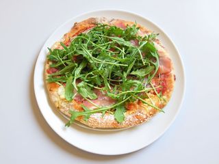 Pizza prosciutto rucola
