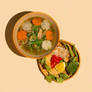 Zupa Pho z grzybami