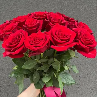 Czerwona Klasyka – 15 róże z Ekwadoru (60 cm)