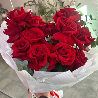 Klasyczna Pasja – bukiet czerwonych róż(15 sztuk)