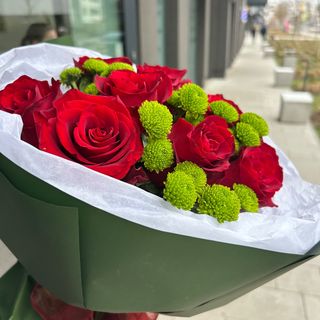 Klasyczna Miłość – Bukiet Czerwonych Róż (11 szt . 40 cm)