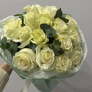 Róża biała – 17 sztuk (50 cm)