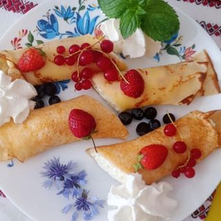 Naleśniki z serem i kwaśną śmietaną 