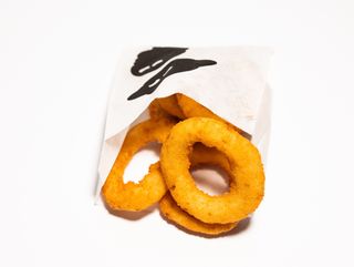 Krążki cebulowe + sos BBQ