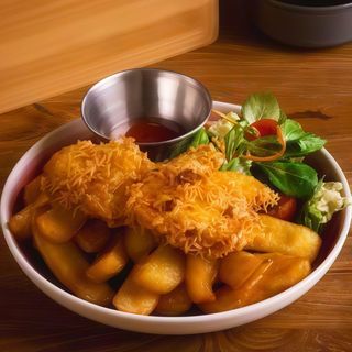 Panierowane kąski z kurczaka z frytkami 200g