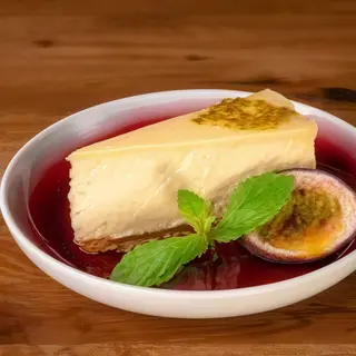 Sernik z białą czekoladą i marakują 100g