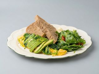 Omlet ze szpinakiem i awokado