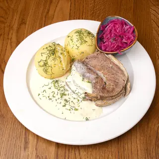 Sztuka mięsa wołowego z sosem chrzanowym 