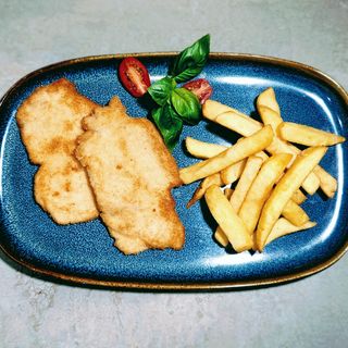 kotlecinki drobiowe z frytkami