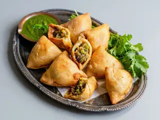 Indyjska samosa wegetariańska 