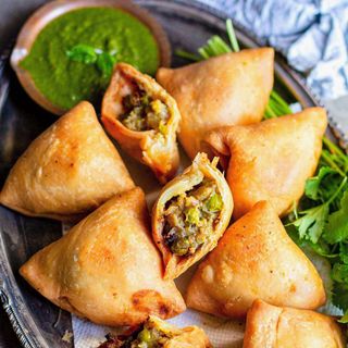 Indyjska samosa wegetariańska 