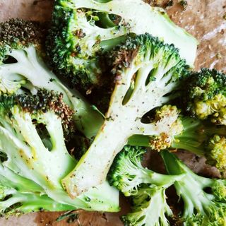 Brokuły grillowane z oliwą z hiszpanskich oliwek