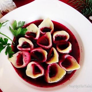 Barszcz czerwony z krokietem ser pieczarki 