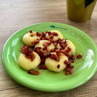 Kluski śląskie ze skwarkami