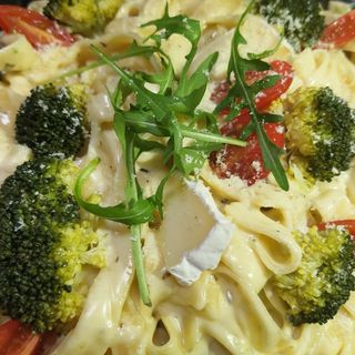 Makaron 4 sery z brokułami