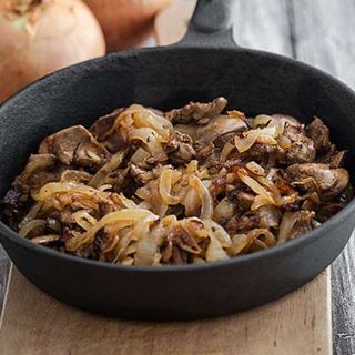 Wątróbka drobiowa z cebulką