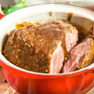 Karkówka w sosie własnym z majerankiem