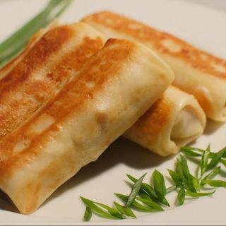 Naleśniki z szynką i serem cheddar na c