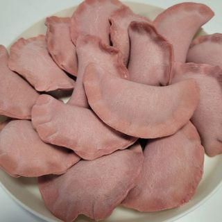 PIEROGI Z TWAROGIEM I MALINAMI