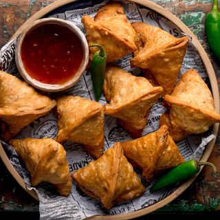 CHICKEN SAMOSA 2 szt.