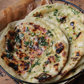 GARLIC NAAN