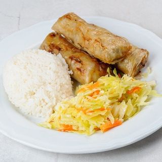 Sajgonki 3 szt., surówka, ryż