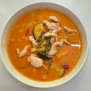 Tom kha kai z kurczakiem Tajski mleko kokosowe