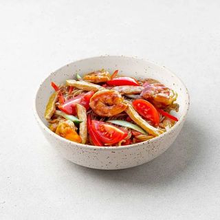 Makaron ryżowy z krewetkami i kurczakiem