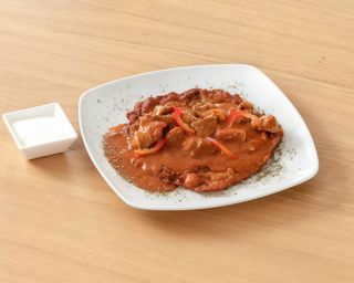 Placek ziemniaczany z gulaszem﻿