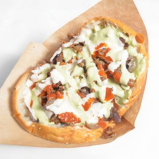 Pita ( bułeczka )mięsna 220g ( samo mięso i sos ) 