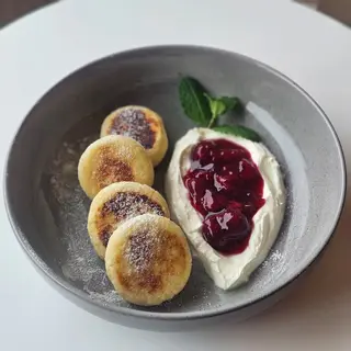 Serniczki z Wiśnią i Śmietaną