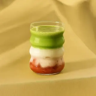 Iced Matcha Truskawkowa
