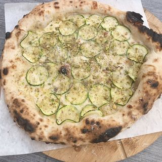 Pizza zucchine e pistacchi