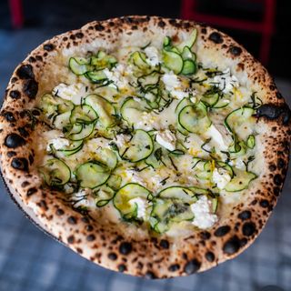 Pizza Zucchine ricotta citrone
