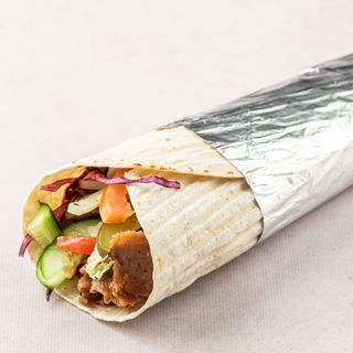 Kebab w duży lawaszu z serem feta