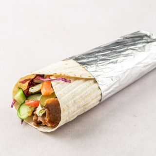 Kebab w duży lawaszu z podwójnym mięsem