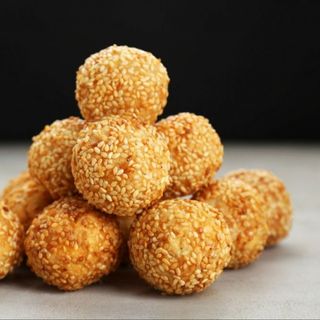 Sazamowe chrupanie, serowe serce