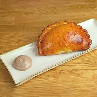 Empanada z batatem i konfiturą z pomidora i chili vegan