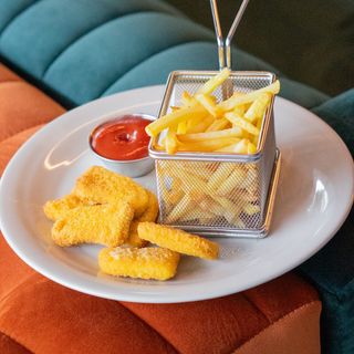 Nuggetsy z frytkami