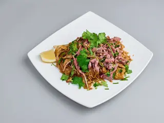 Pad thai wołowina