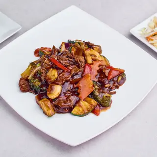 Wołowina w sosie teriyaki z ryżem i surówką