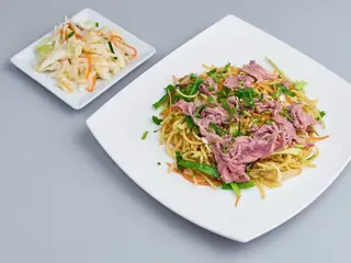 Makaron chiński smażony
