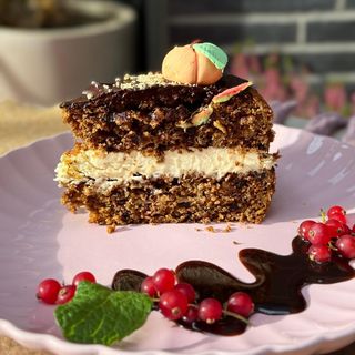 TORT DYNIOWY Z KREMEM