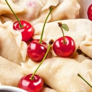 Pierogi z wiśniami