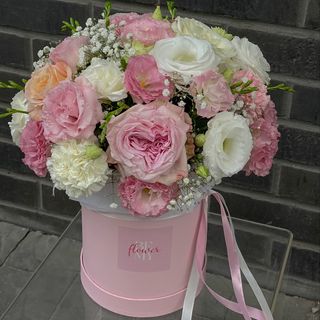 FLOWER BOX Z RÓŻ, EUSTOMY I GIPSÓWKI «FRUITY BOX»